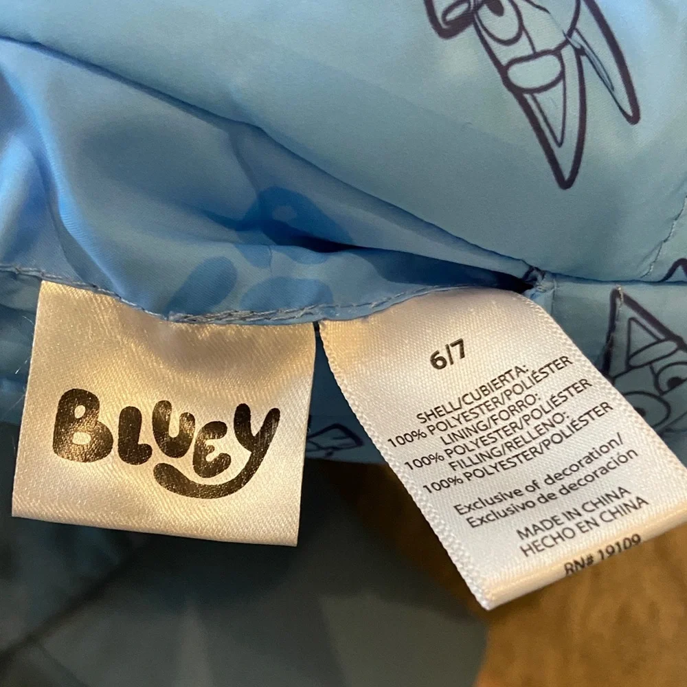 Bluey reversible Blue Kids Puffer Jacket… size 6/7
